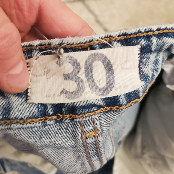 FREE PEOPLE Zuri Mom Jean in Lived in Blue size 30 - Picture 3 of 6